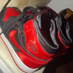 Air Jordan 1 High OG "Satin Bred" little kids size 9c
